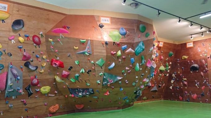 熊本県のクライミング施設「クライミングパーク 菊南」